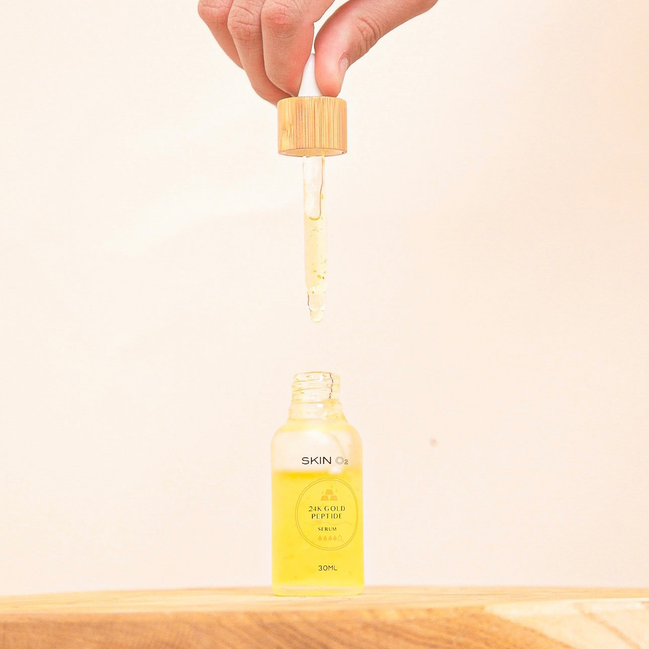 مصل الببتيد الذهبي عيار 24 قيراط