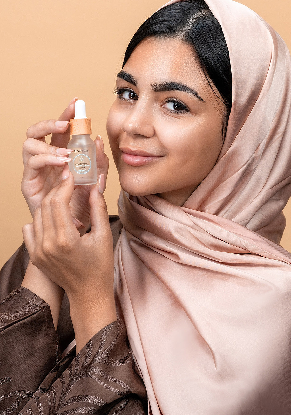 سيروم الهيالورونيك + ماسك الكولاجين مجاناً