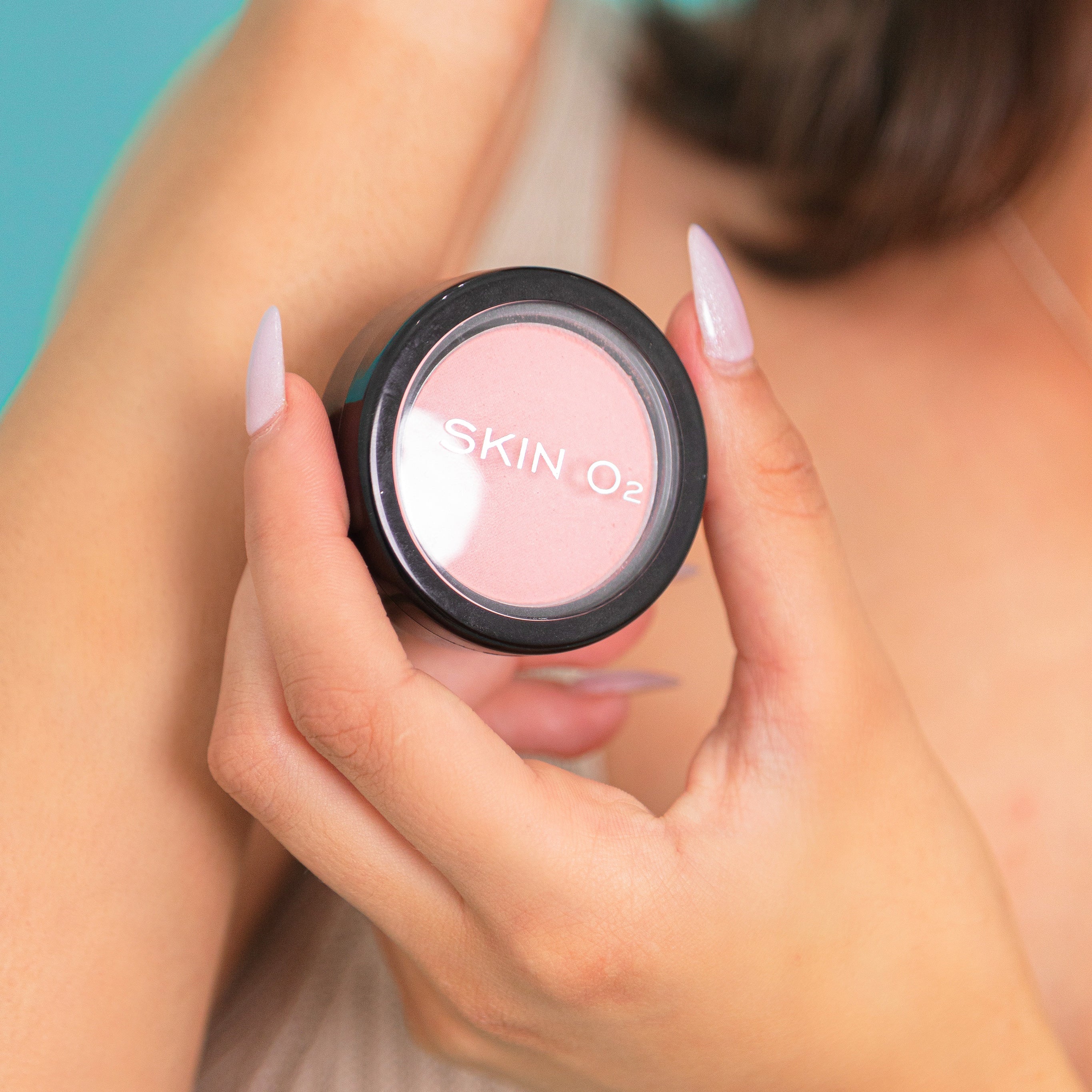 أحمر الخدود المعدنية