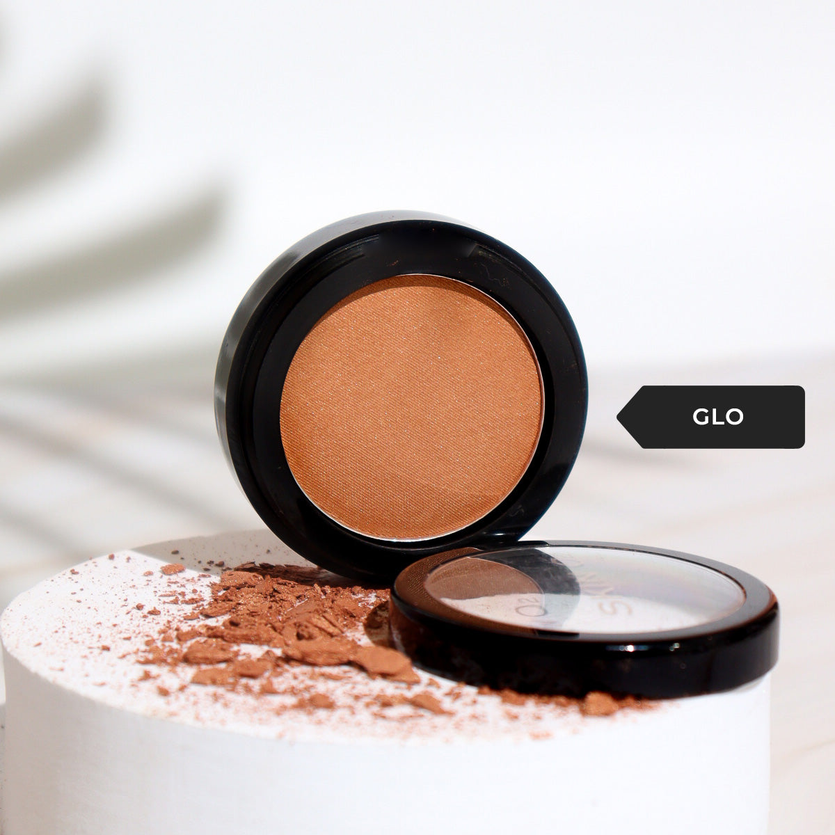 أحمر الخدود المعدنية